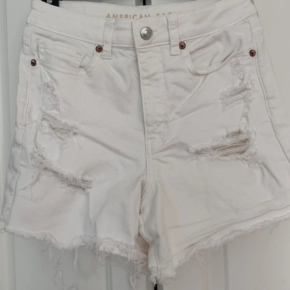 American Eagle White Distressed High Waisted Denim Shorts Size 2 Cut Off Boho